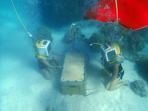 The Amazing Race: Helmet Dive in Bora Bora